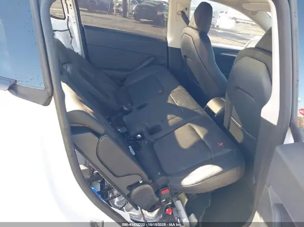 7SAYGDED2SF219910 2025 TESLA MODEL Y - Image 8