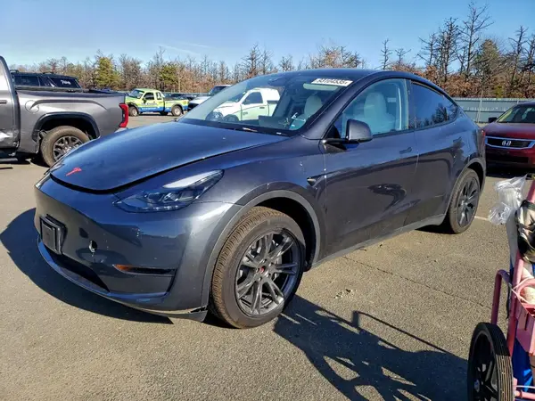 7SAYGDED2SF226565 2025 TESLA MODEL Y - Image 1