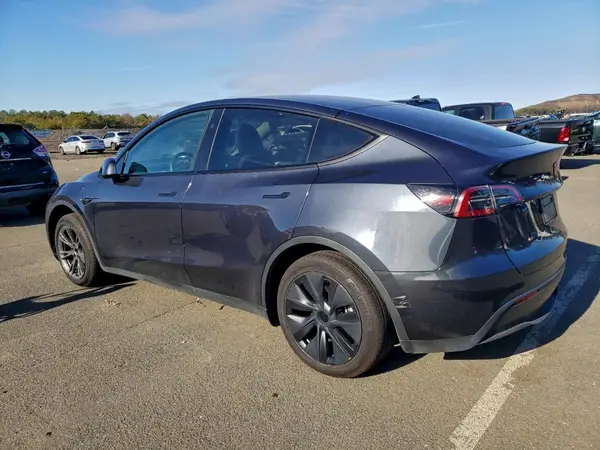 7SAYGDED2SF226565 2025 TESLA MODEL Y - Image 2