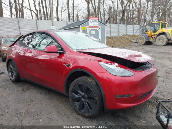 7SAYGDED2SF227117 2025 TESLA MODEL Y - Image 1