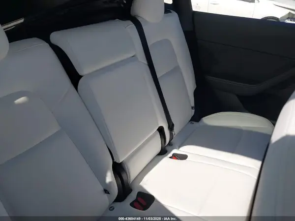 7SAYGDED2SF228123 2025 TESLA MODEL Y - Image 8