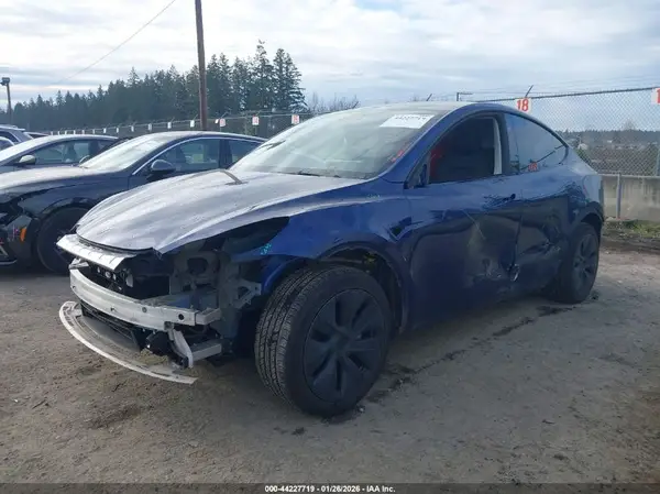 7SAYGDED2SF229630 2025 TESLA MODEL Y - Image 2