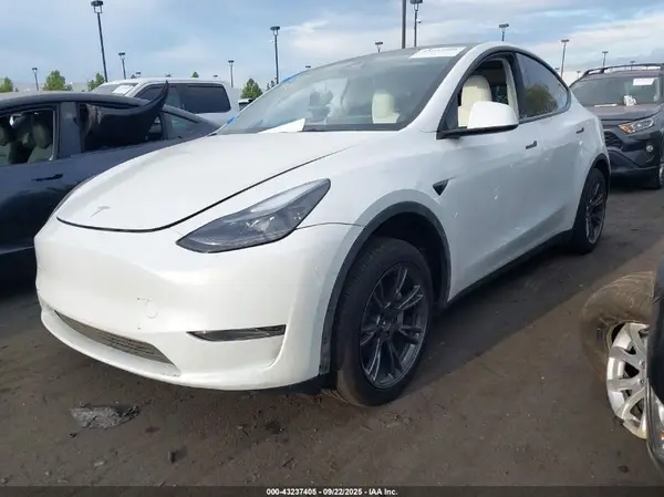 7SAYGDED2SF230664 2025 TESLA MODEL Y - Image 2