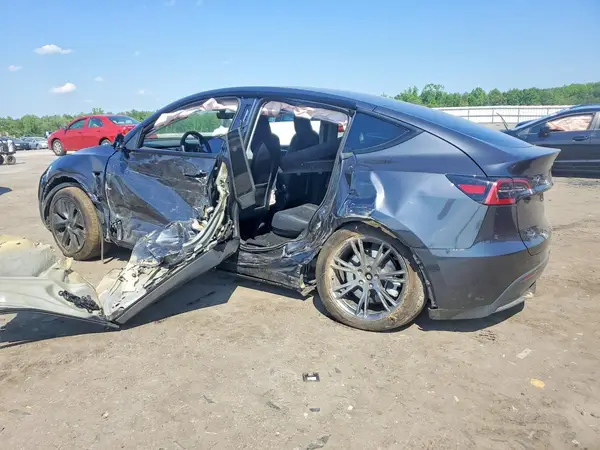 7SAYGDED2SF245603 2025 TESLA MODEL Y - Image 2