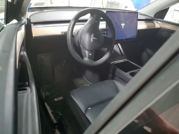7SAYGDED2SF251269 2025 TESLA MODEL Y - Image 8