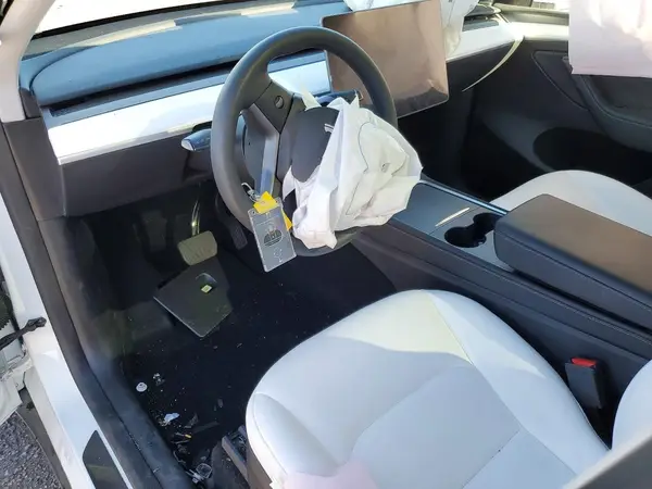 7SAYGDED2SF254429 2025 TESLA MODEL Y - Image 8