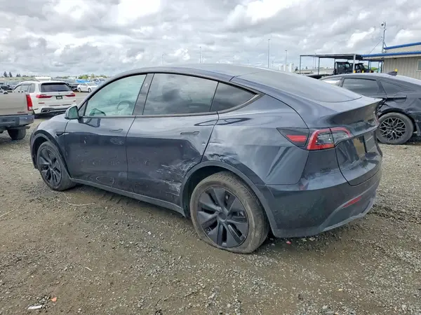 7SAYGDED2SF259629 2025 TESLA MODEL Y - Image 2