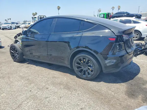 7SAYGDED2SF263423 2025 TESLA MODEL Y - Image 2