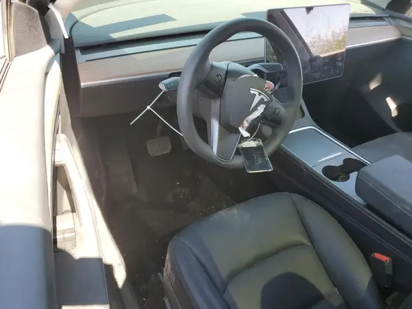 7SAYGDED2SF266130 2025 TESLA MODEL Y - Image 8