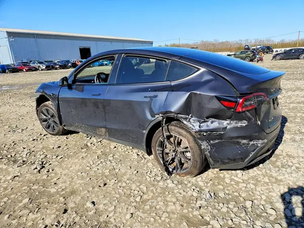 7SAYGDED2SF271215 2025 TESLA MODEL Y - Image 2