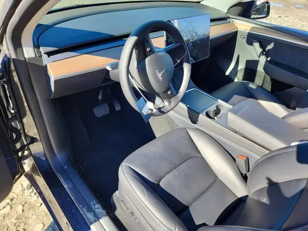 7SAYGDED2SF271215 2025 TESLA MODEL Y - Image 8