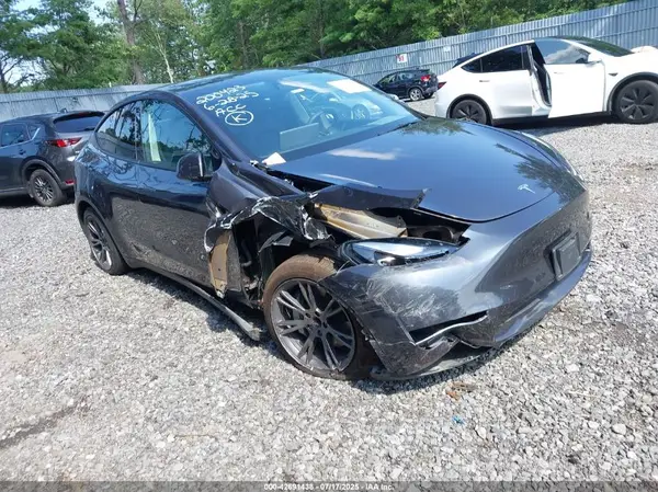7SAYGDED2SF272932 2025 TESLA MODEL Y - Image 1