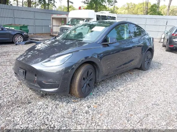 7SAYGDED2SF272932 2025 TESLA MODEL Y - Image 2