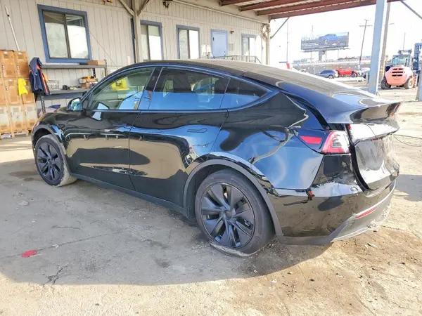 7SAYGDED2SF274082 2025 TESLA MODEL Y - Image 2