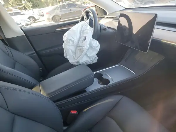 7SAYGDED2SF279461 2025 TESLA MODEL Y - Image 8