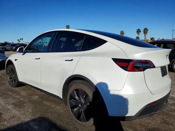 7SAYGDED2SF319604 2025 TESLA MODEL Y - Image 2