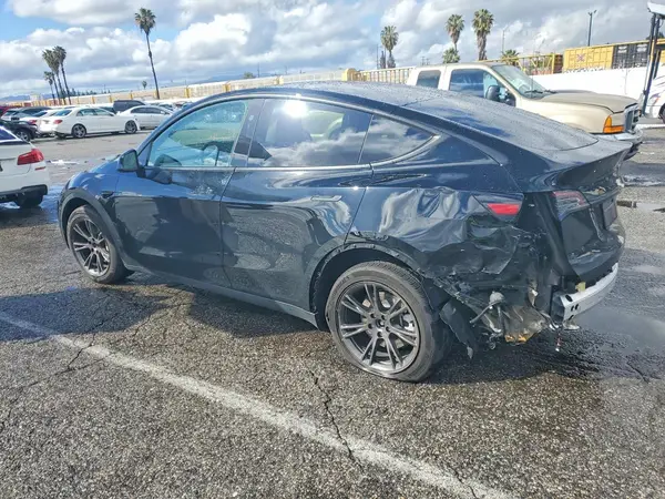 7SAYGDED2SF321014 2025 TESLA MODEL Y - Image 2
