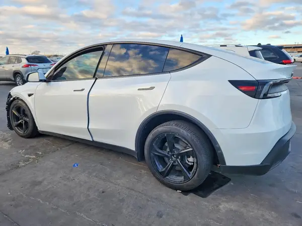7SAYGDED2TA425713 2026 TESLA MODEL Y - Image 2