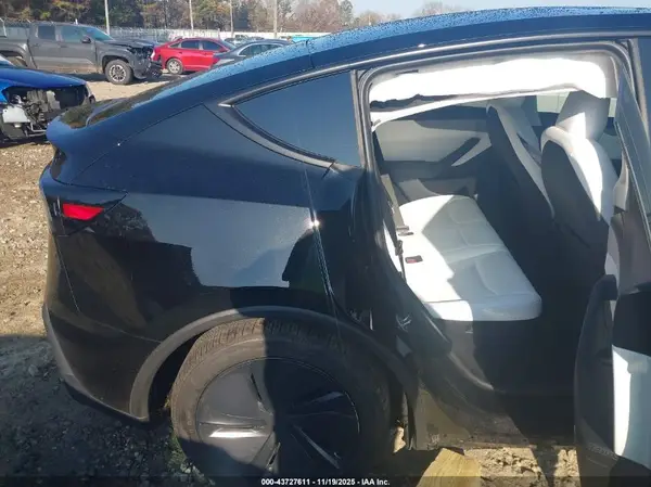 7SAYGDED2TA446609 2026 TESLA MODEL Y - Image 8