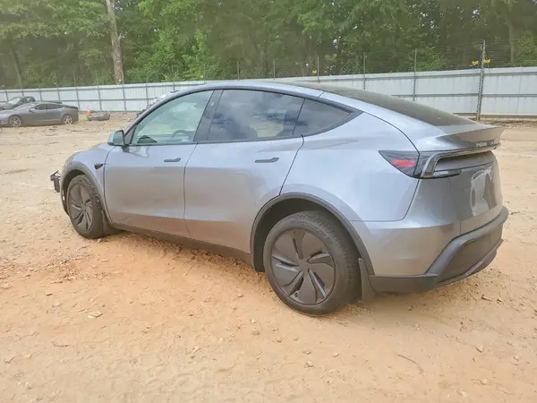 7SAYGDED2TA660399 2026 TESLA MODEL Y - Image 2