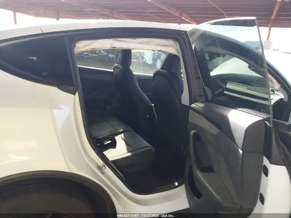 7SAYGDED2TF383384 2026 TESLA MODEL Y - Image 8