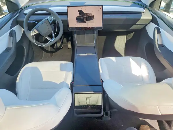 7SAYGDED2TF393901 2026 TESLA MODEL Y - Image 8