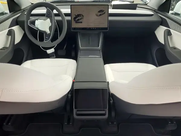 7SAYGDED2TF420322 2026 TESLA MODEL Y - Image 8
