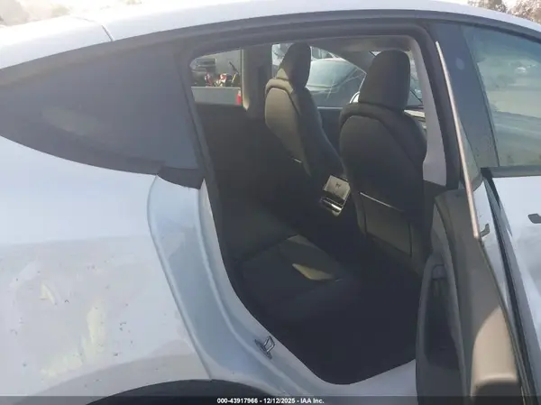 7SAYGDED2TF452610 2026 TESLA MODEL Y - Image 8
