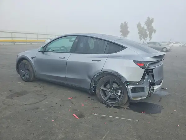 7SAYGDED2TF460741 2026 TESLA MODEL Y - Image 2