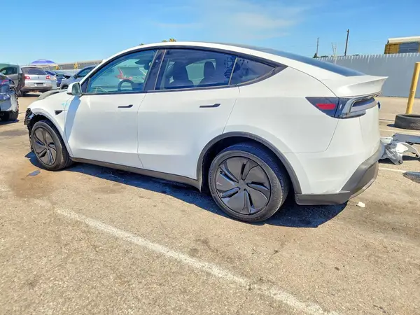 7SAYGDED2TF524020 2026 TESLA MODEL Y - Image 2