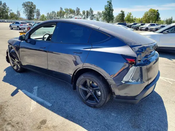 7SAYGDED2TF581480 2026 TESLA MODEL Y - Image 2