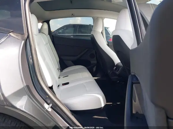 7SAYGDED3PF941295 2023 TESLA MODEL Y - Image 8