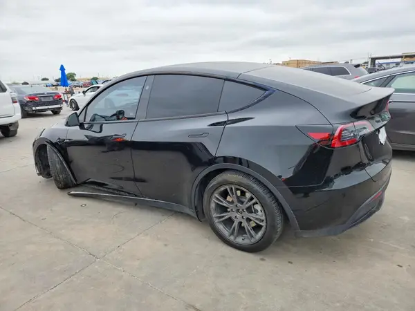7SAYGDED3RA305878 2024 TESLA MODEL Y - Image 2