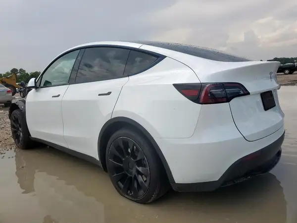 7SAYGDED3RF008399 2024 TESLA MODEL Y - Image 2