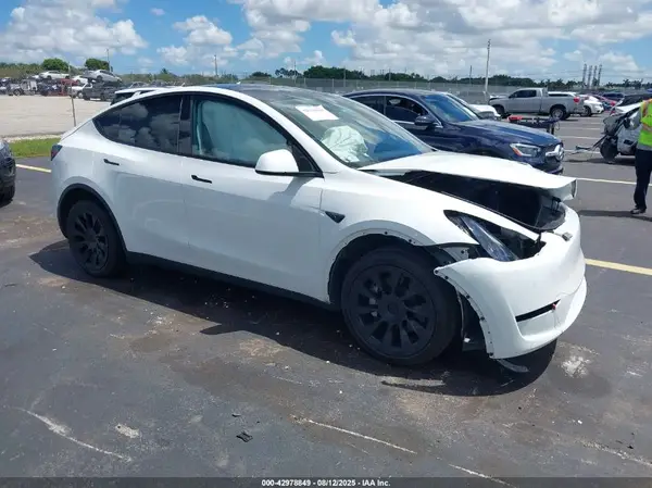 7SAYGDED3RF019239 2024 TESLA MODEL Y - Image 1