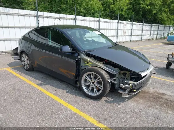 7SAYGDED3RF034775 2024 TESLA MODEL Y - Image 1