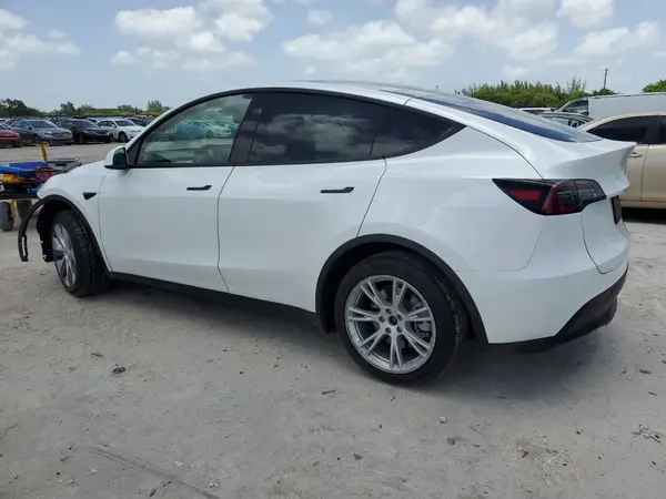 7SAYGDED3RF046831 2024 TESLA MODEL Y - Image 2