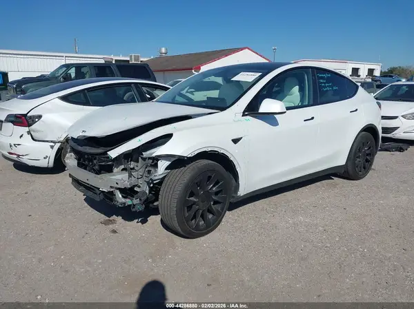 7SAYGDED3RF047154 2024 TESLA MODEL Y - Image 2