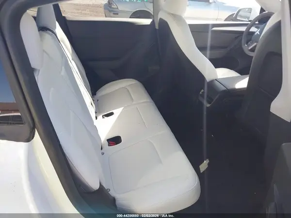 7SAYGDED3RF047154 2024 TESLA MODEL Y - Image 8