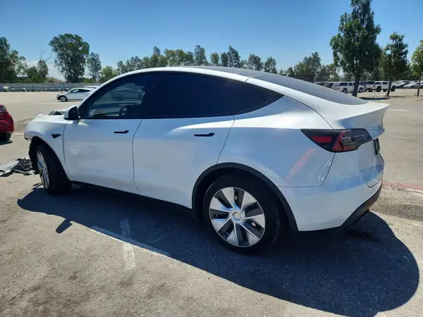 7SAYGDED3RF047901 2024 TESLA MODEL Y - Image 2