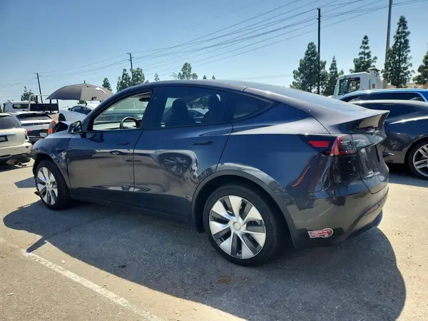 7SAYGDED3RF082101 2024 TESLA MODEL Y - Image 2