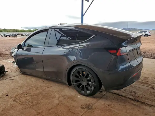 7SAYGDED3RF088559 2024 TESLA MODEL Y - Image 2