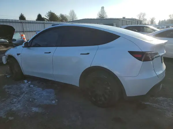7SAYGDED3RF092059 2024 TESLA MODEL Y - Image 2