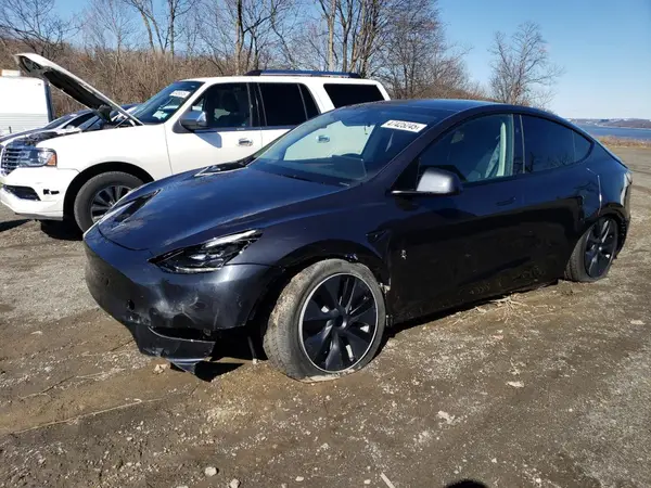 7SAYGDED3RF114643 2024 TESLA MODEL Y - Image 1