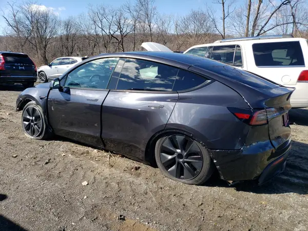 7SAYGDED3RF114643 2024 TESLA MODEL Y - Image 2