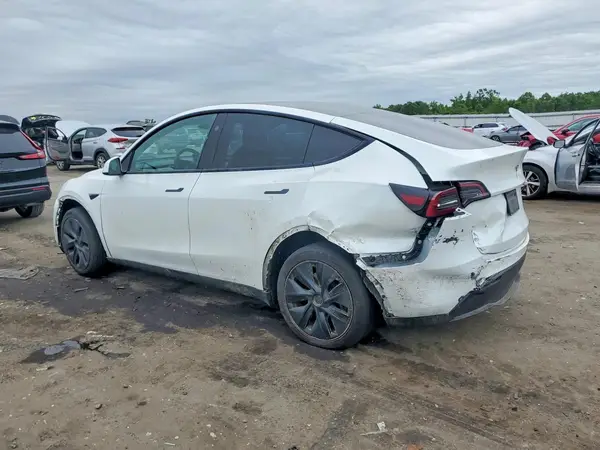 7SAYGDED3RF167567 2024 TESLA MODEL Y - Image 2