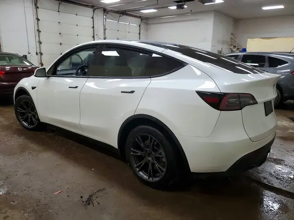 7SAYGDED3RF181713 2024 TESLA MODEL Y - Image 2