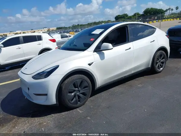 7SAYGDED3SA349059 2025 TESLA MODEL Y - Image 2
