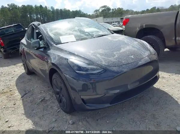 7SAYGDED3SA352138 2025 TESLA MODEL Y - Image 1