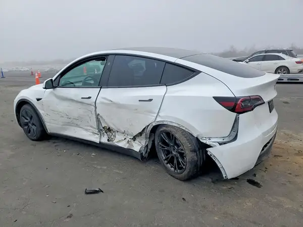 7SAYGDED3SA354634 2025 TESLA MODEL Y - Image 2